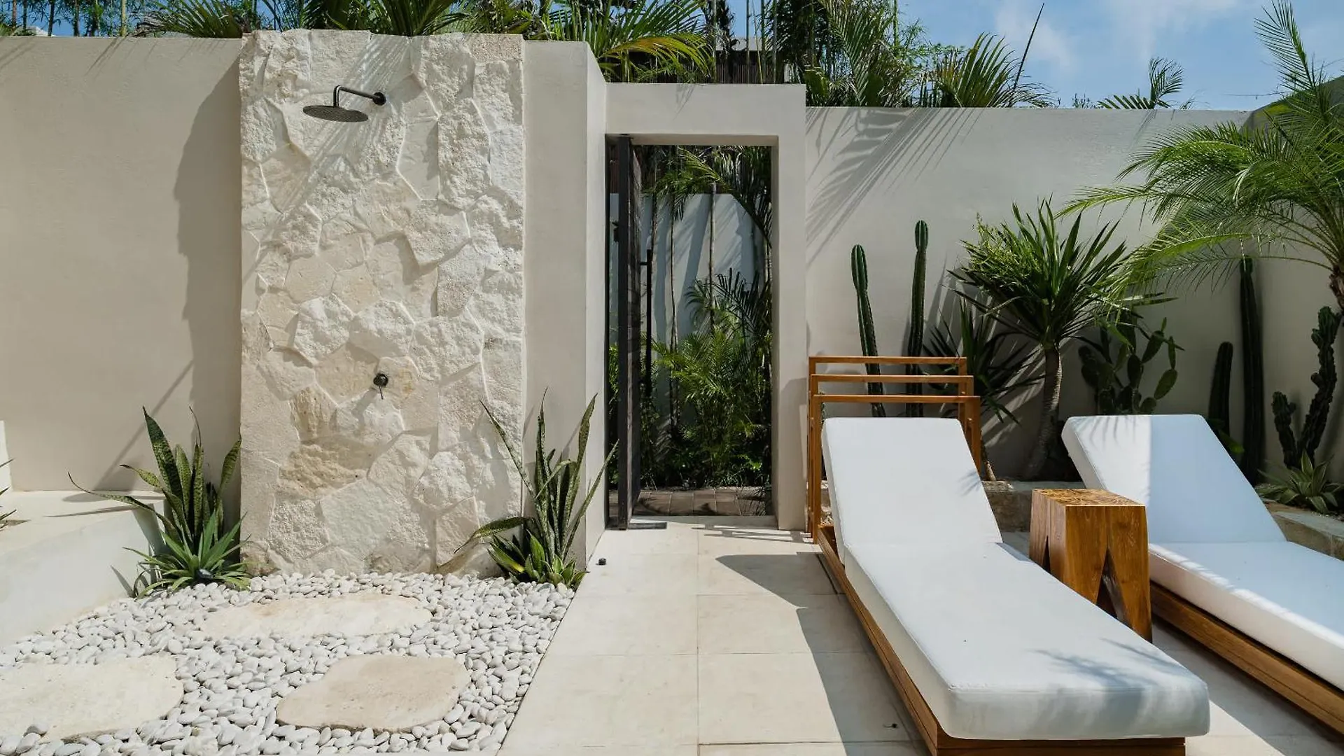 Tropical Villa With Pool In Bingin Pecatu  Indonesia