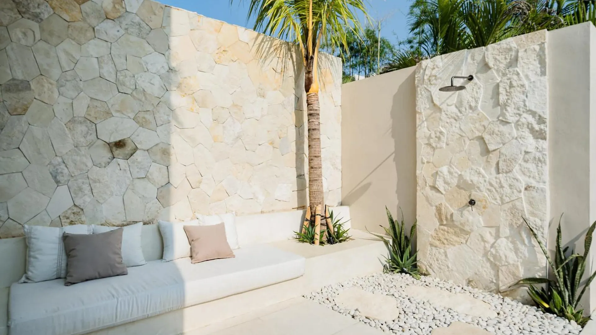 Tropical Villa With Pool In Bingin Pecatu  Indonesia